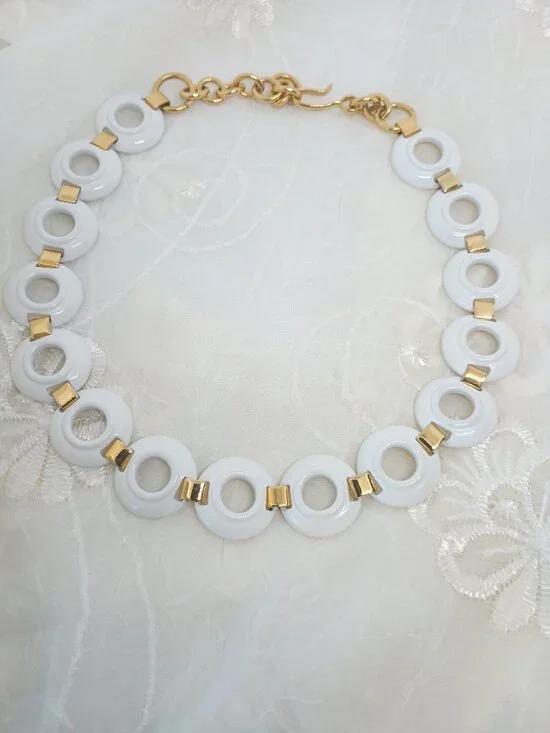 Vintage Monet White Enamel Rings Chain Choker Gold Tone Necklace 16" - Picture 2 of 6